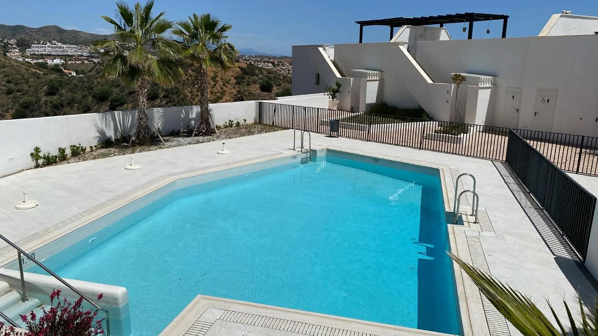 Appartement Heerlijk Penthouse, Dakterras Met Prachtig Zeezicht, Kingsize Bed, Zwembad, 700M Van Strand Torre de Benagalbon