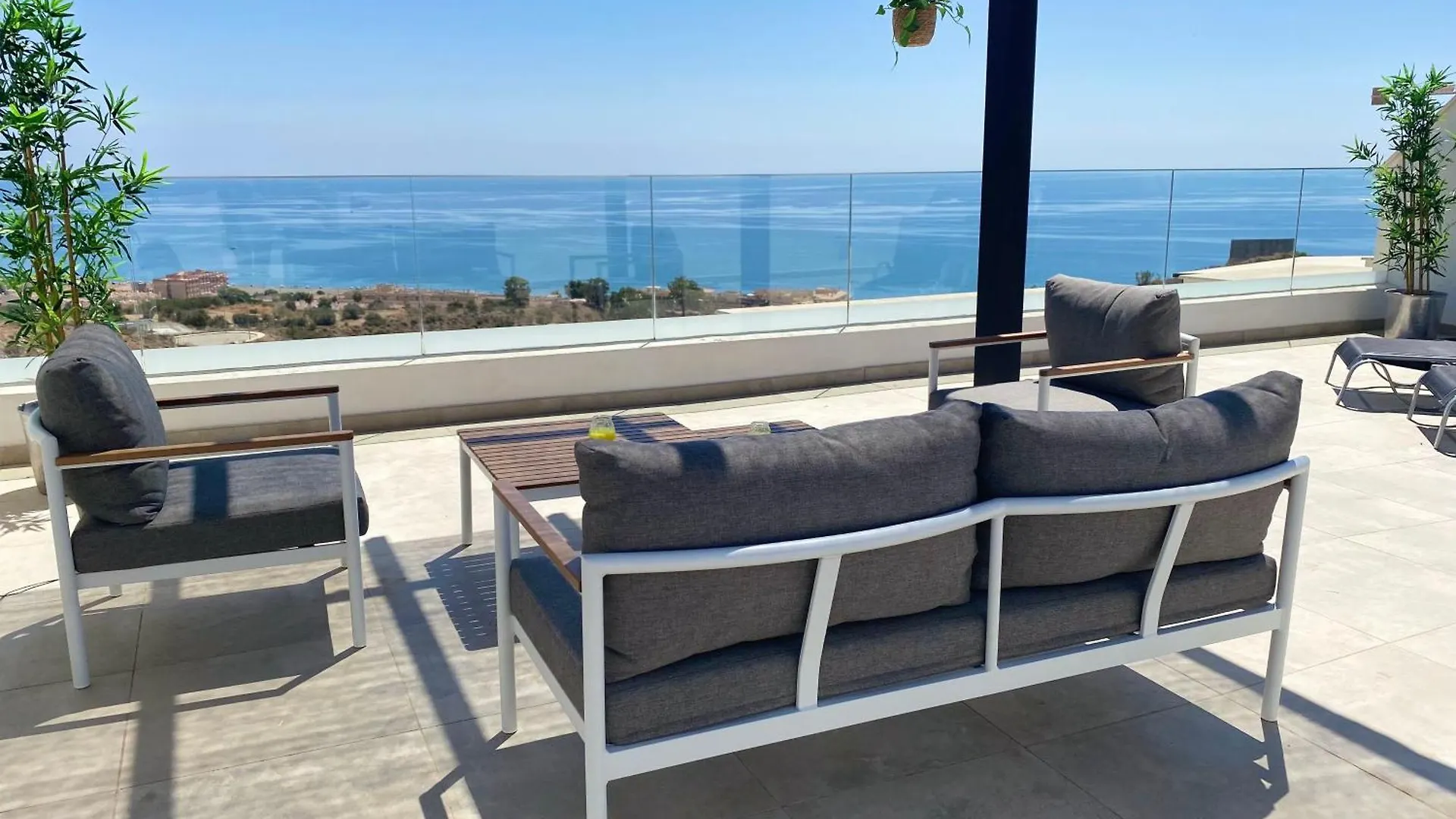 Heerlijk Penthouse, Dakterras Met Prachtig Zeezicht, Kingsize Bed, Zwembad, 700M Van Strand Torre de Benagalbon 0*,  Spain